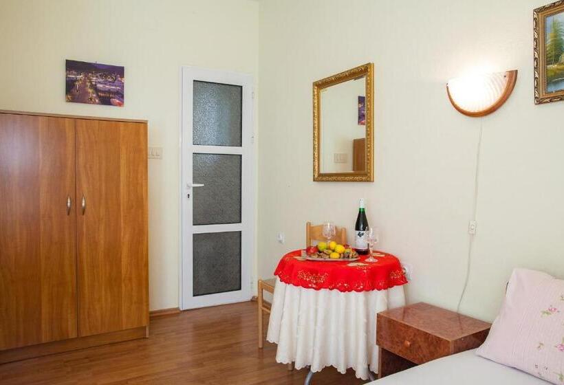 پانسیون Apartments & Rooms Jelka