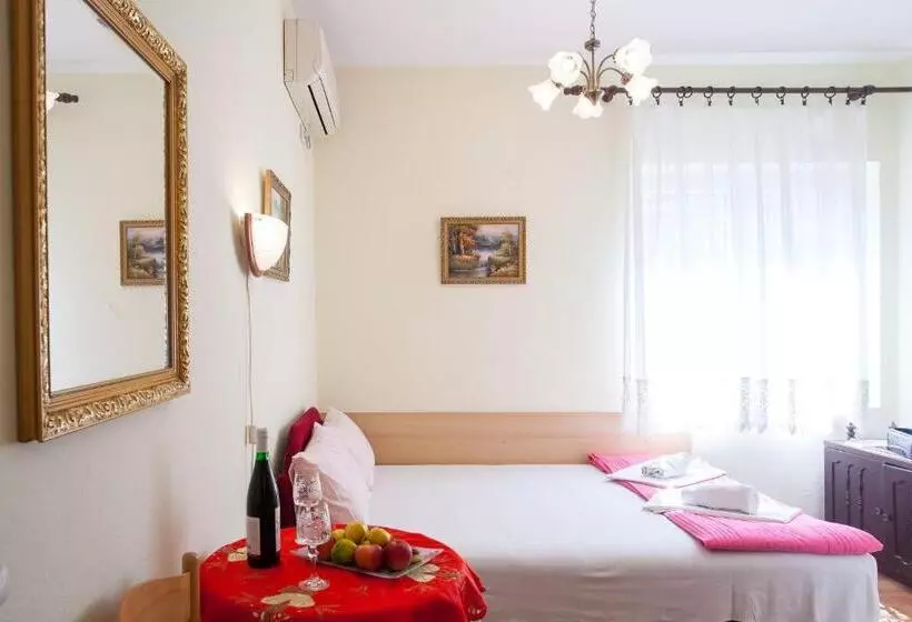 پانسیون Apartments & Rooms Jelka