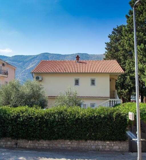 پانسیون Apartments & Rooms Jelka