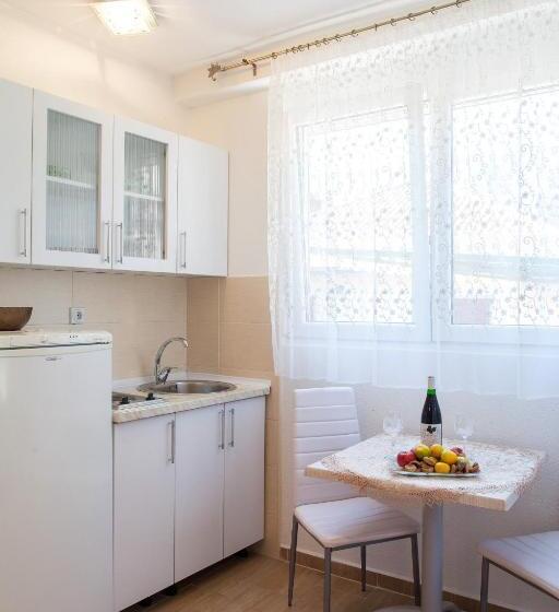 پانسیون Apartments & Rooms Jelka