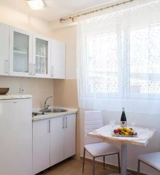 پانسیون Apartments & Rooms Jelka