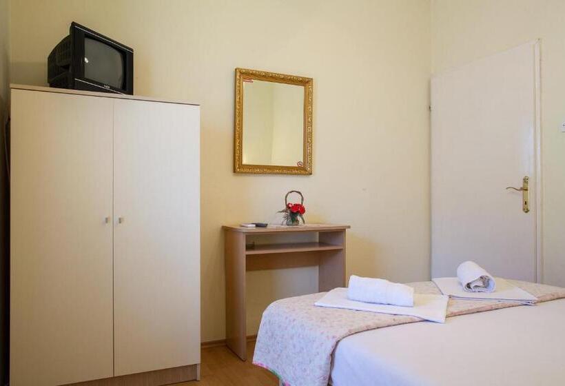 پانسیون Apartments & Rooms Jelka