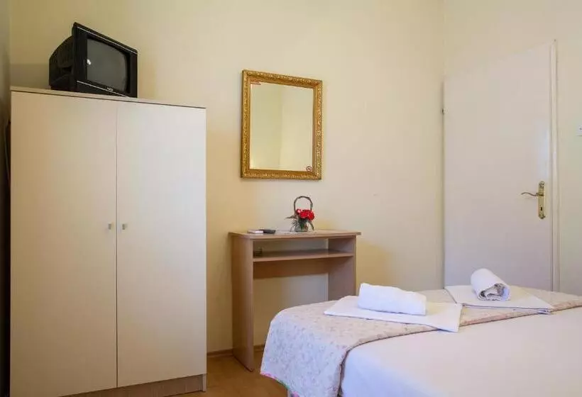 پانسیون Apartments & Rooms Jelka