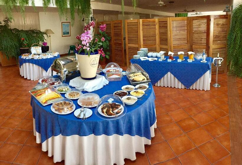 ホテル Albatroz Beach & Yacht Club