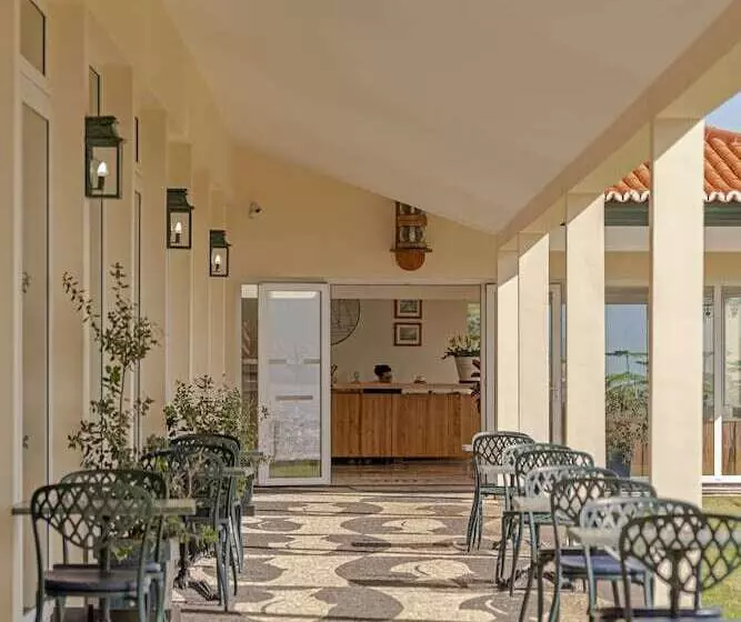 בית מלון כפרי Albatroz Beach & Yacht Club