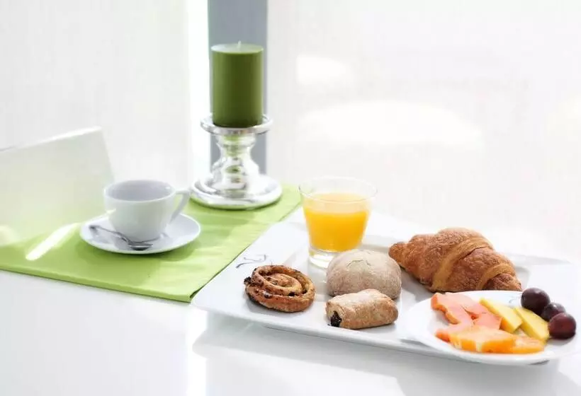 Отель Benavente Vila