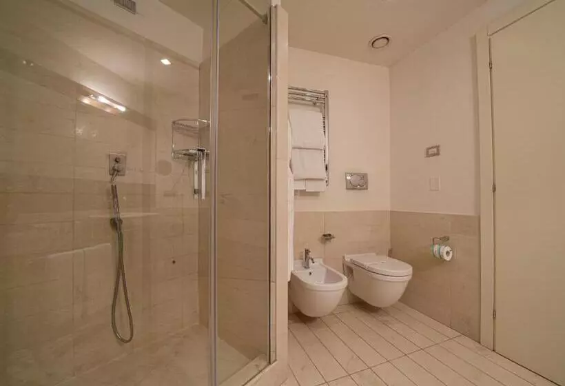 هتل Pisa Tower Plaza