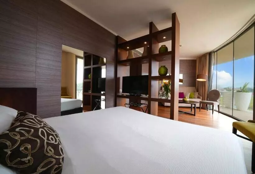 هتل Pisa Tower Plaza