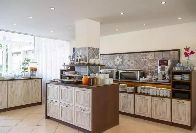 Отель Telesilla