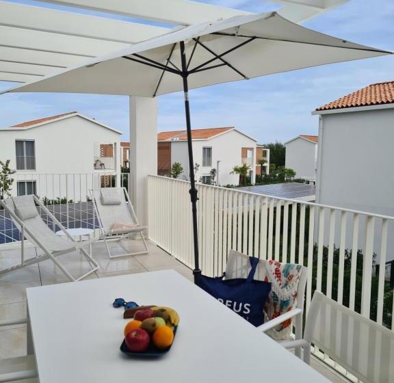 酒店 Pareus Beach Resort