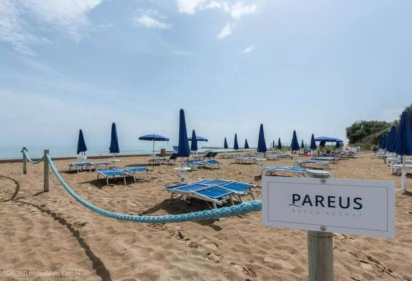 هتل Pareus Beach Resort