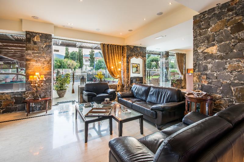 Dias Luxury Studios & Apartments