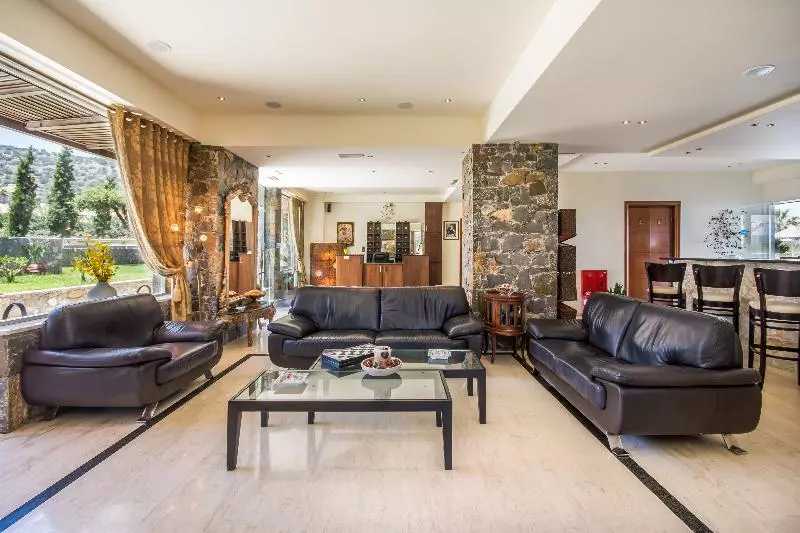 Dias Luxury Studios & Apartments