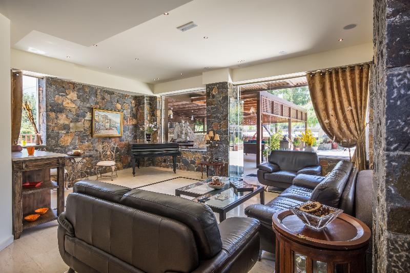 Dias Luxury Studios & Apartments