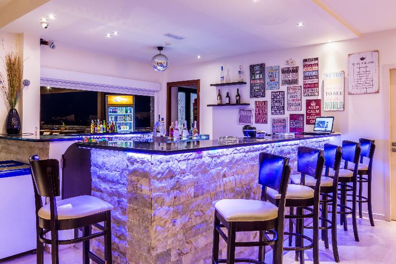 Dias Luxury Studios & Apartments