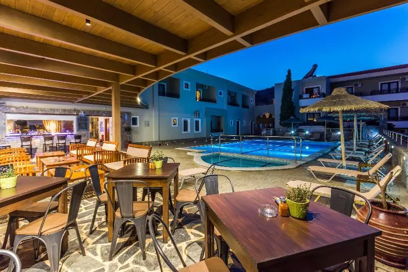 Dias Luxury Studios & Apartments