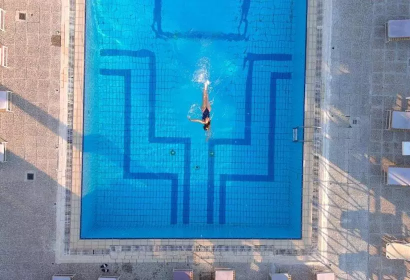 ホテル αchillion Grevena