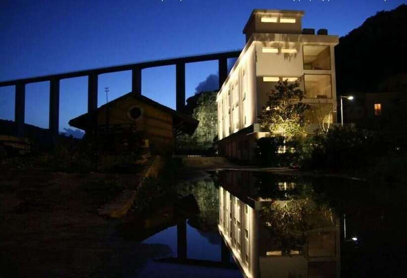 בית מלון כפרי Ferro