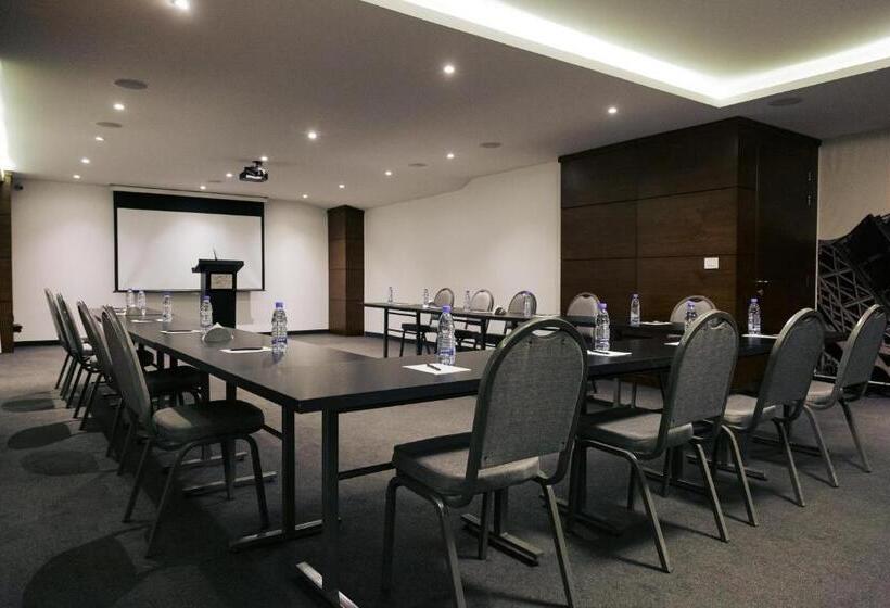 בית מלון כפרי The Parisian