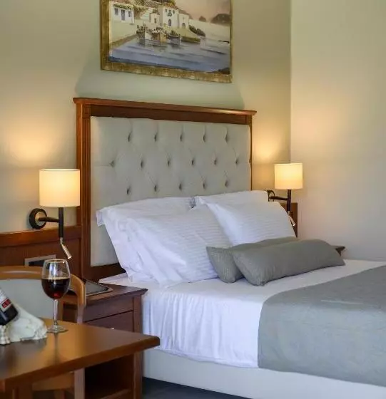 Hotel Vantaris Palace