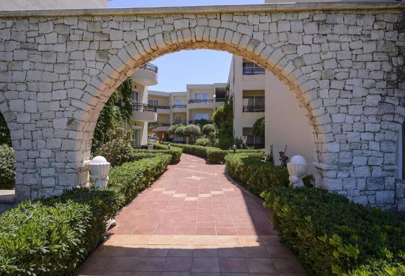 בית מלון כפרי Vantaris Palace