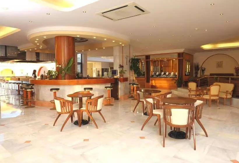 Hotel Vantaris Palace