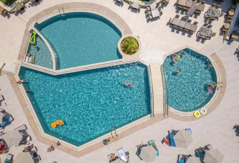 Hotel Vantaris Palace