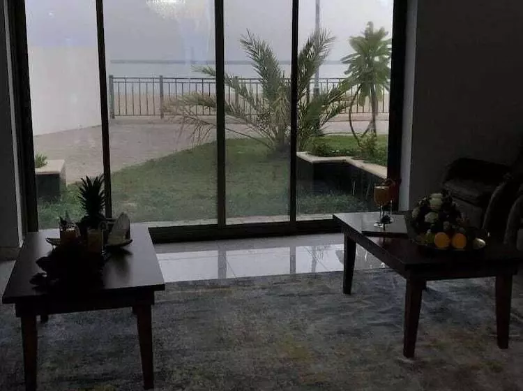 هتل Holiday Villa Yanbu
