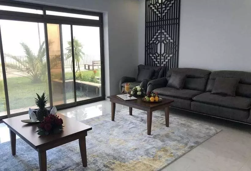 هتل Holiday Villa Yanbu