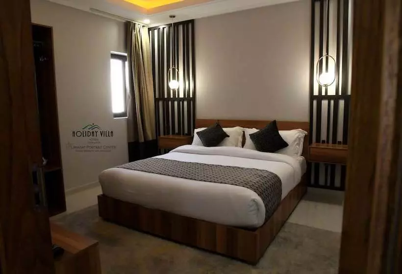 هتل Holiday Villa Yanbu