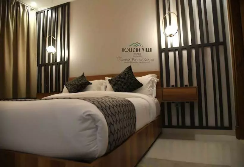 هتل Holiday Villa Yanbu