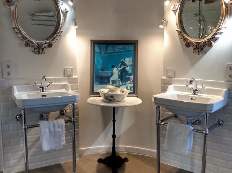 تختخواب و صبحانه Chateau De Balsac