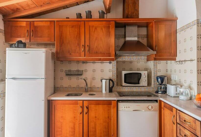 ホテル House Is Located On A Corner