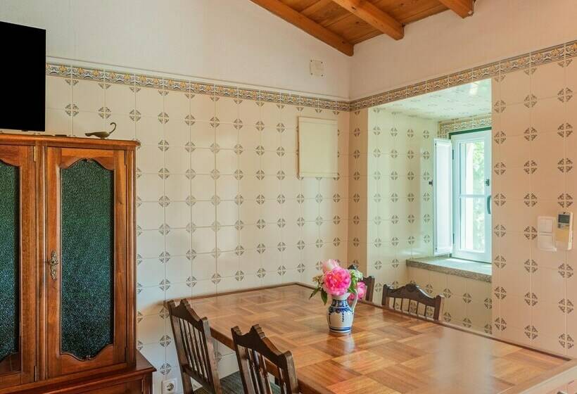 ホテル House Is Located On A Corner