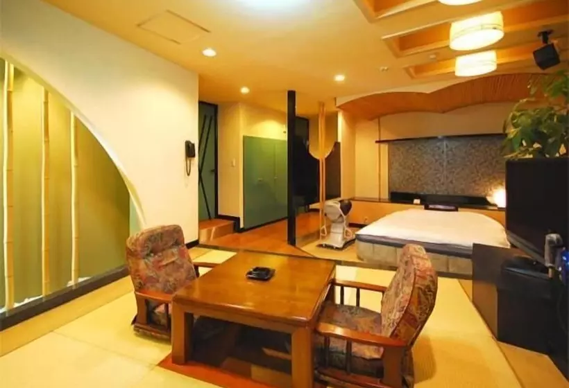 Hotelli Rr   Adults Only