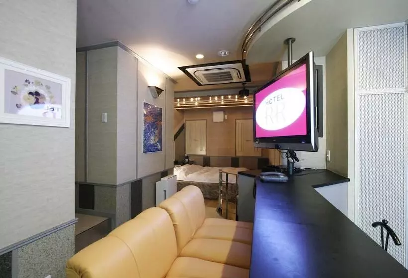 Hotelli Rr   Adults Only