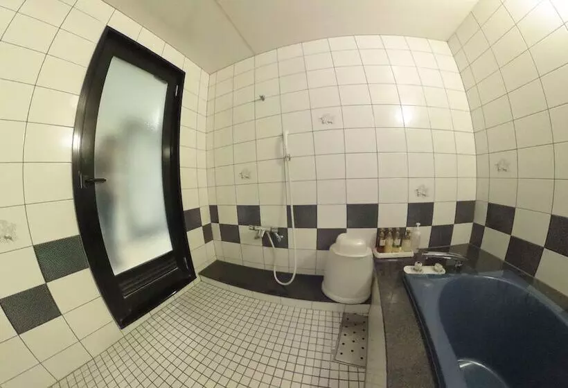 Hotelli Rr   Adults Only