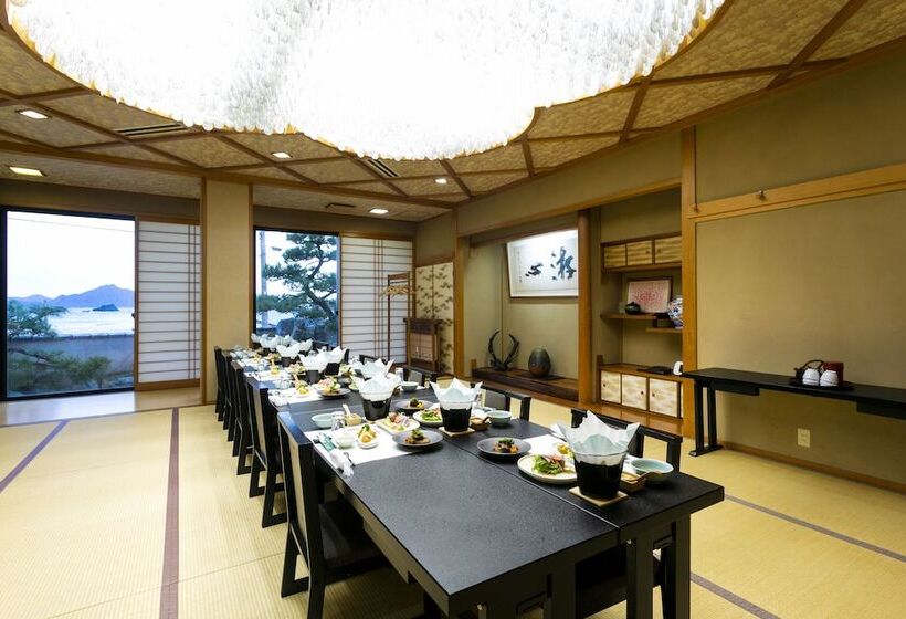 ריוקאן Uminomieruyado Muramiya