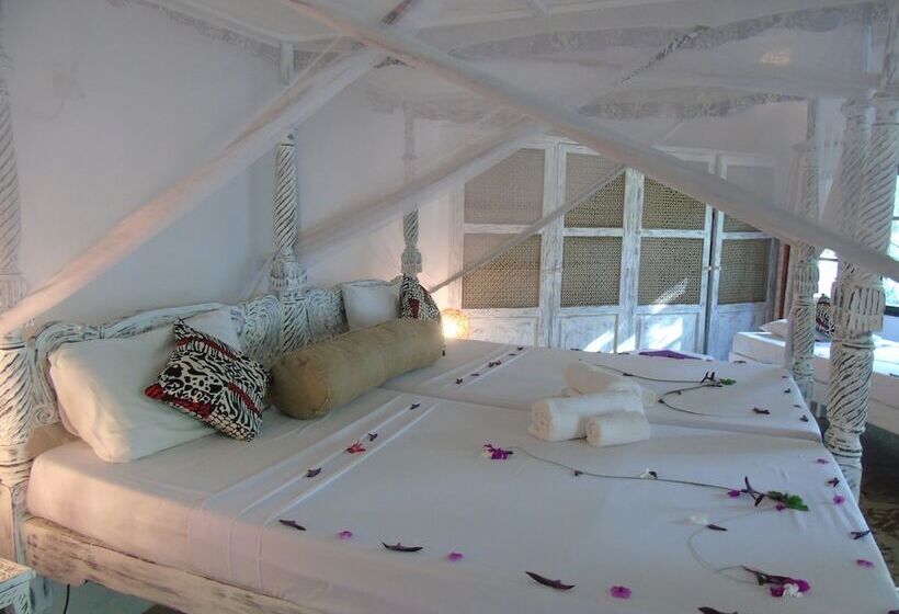 Aquarius Club International Resort