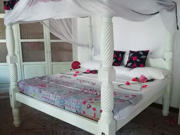 Aquarius Club International Resort