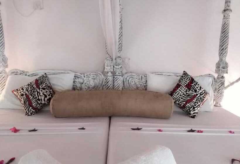 Aquarius Club International Resort