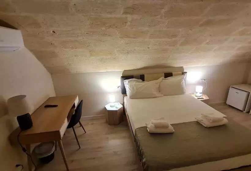 پانسیون Lithoss