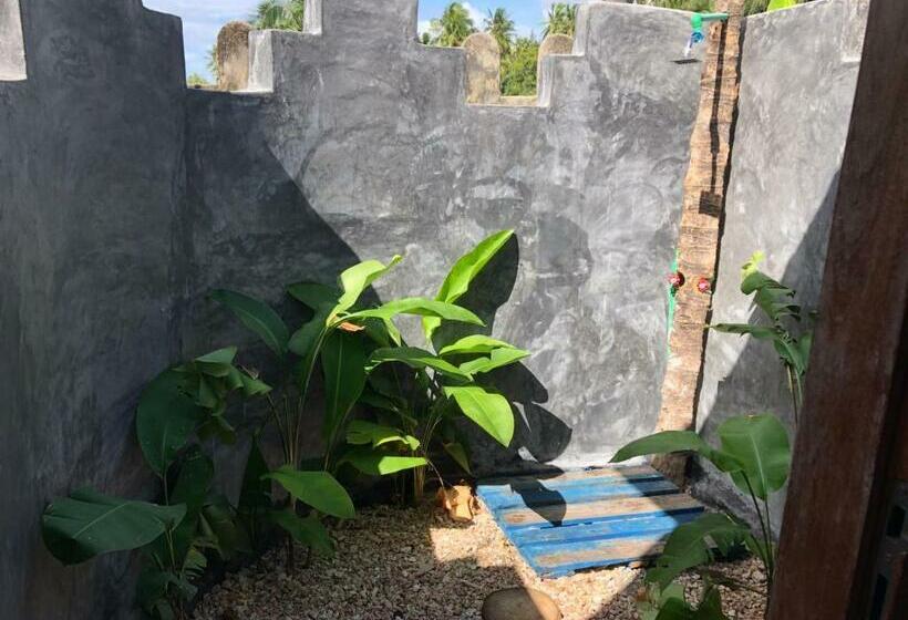 هاستل Liquid Life By Buccaneer