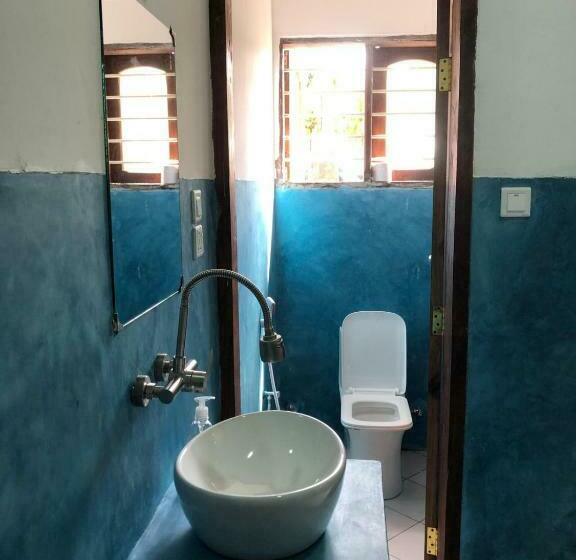 هاستل Liquid Life By Buccaneer