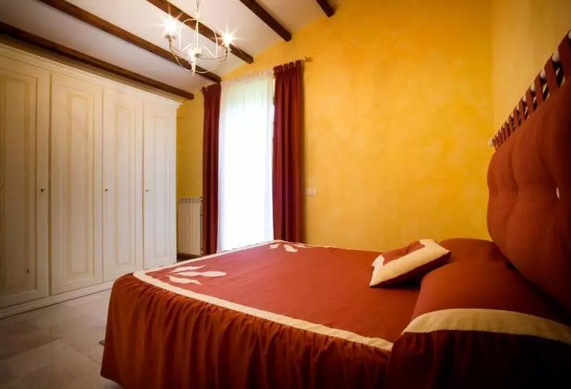 Hotelli Agriturismo Podere Poggiarone