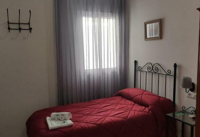 بنسيون Hostal Efebo 24h