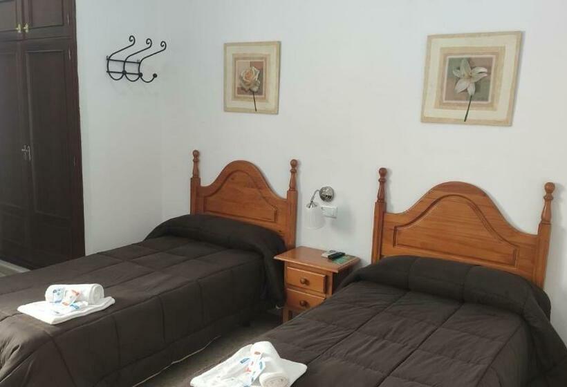 بنسيون Hostal Efebo 24h