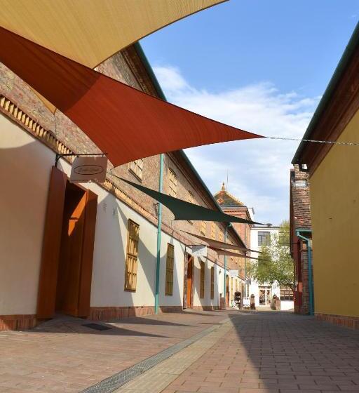 Zsolnay Negyed Vendégháza