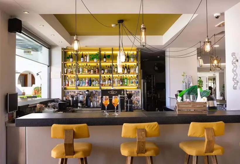 Отель Alianthos Garden