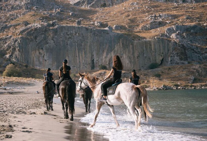 בית מלון כפרי Alianthos Garden